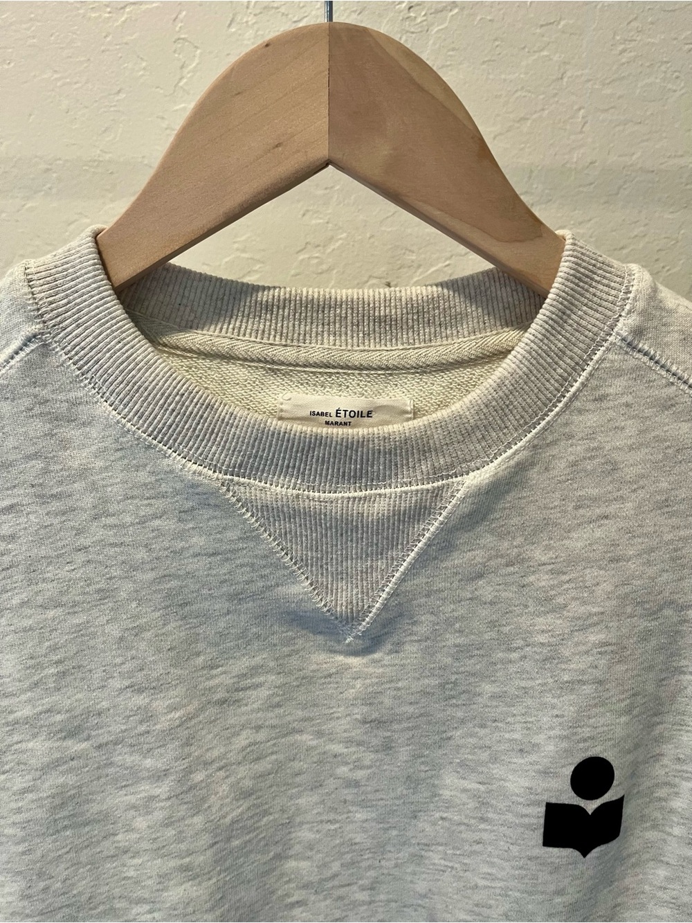Isabel Marant Etoile Light Gray Cropped Sweatshirt with Black Logo - Picture 4 of 11